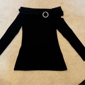 Off the shoulder ribbed boat neck collar sweater long sleeve rhinestone pin